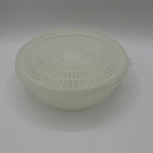 Vintage Tupperware Fruit & Berry 2 Cup Strainer Colander Bowl with Flow-Thru Lid